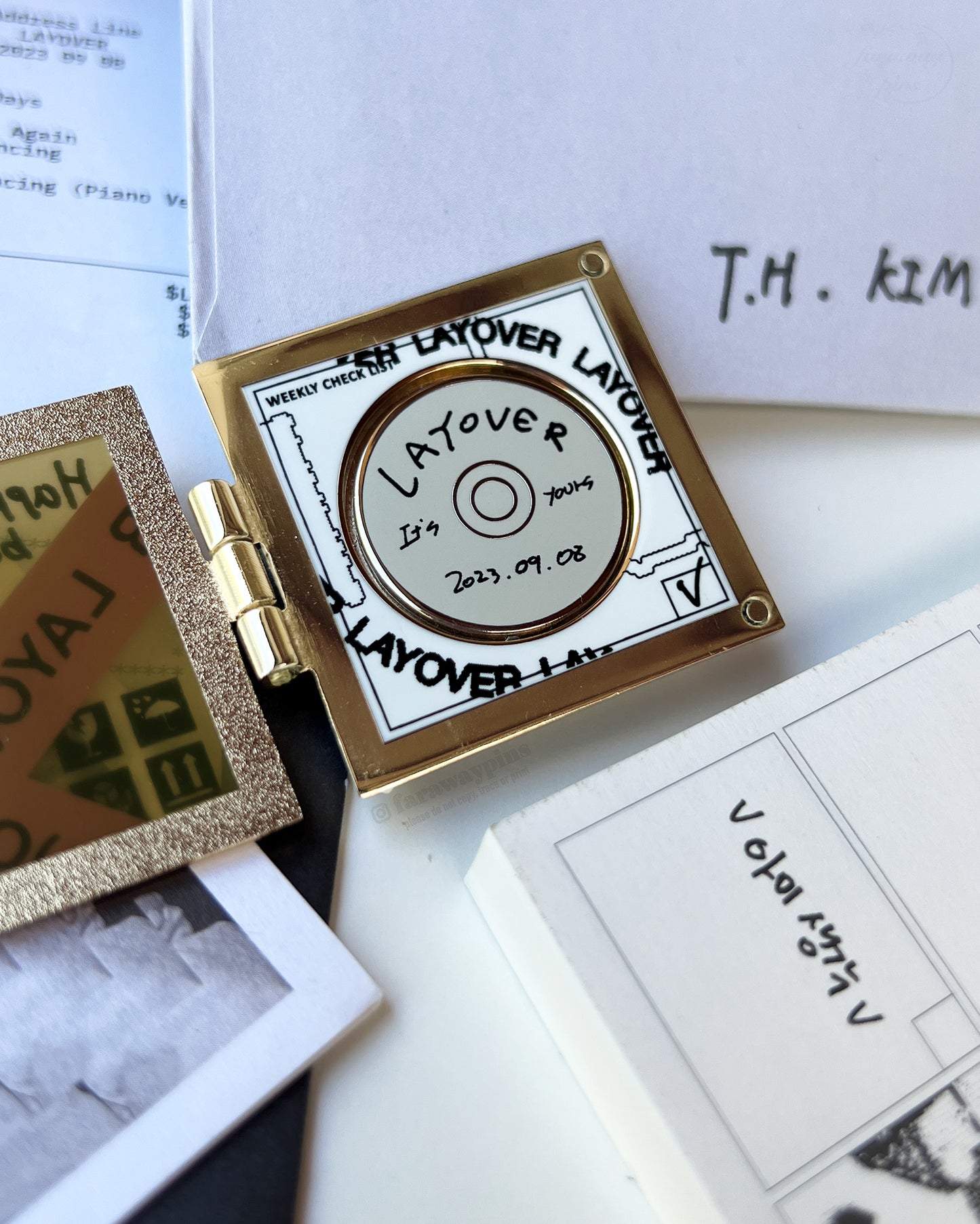 Layover (V/Taehyung) - Hinged Album & CD Spinner Pin (Individuals)